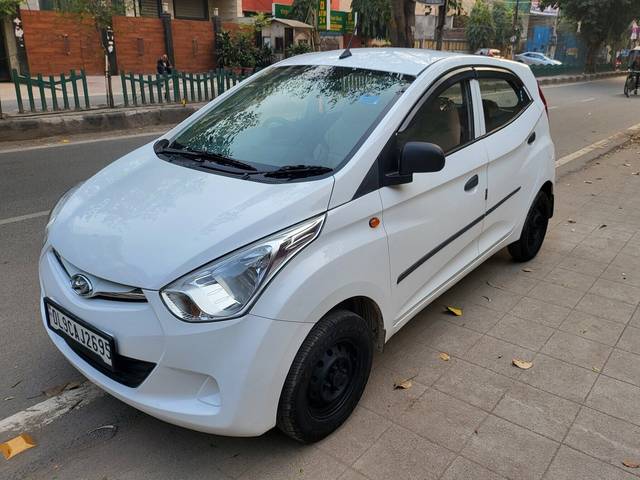 https://images10.gaadi.com/usedcar_image/3702460/original/img3702460__zz1_crop_img_65703be7c74a4_1701854183.jpg?imwidth=6402