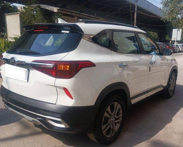 https://images10.gaadi.com/usedcar_image/3702646/original/processed_img2928151__used_car_2928151_1701723516.png?imwidth=6401