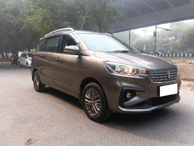 https://images10.gaadi.com/usedcar_image/3702647/original/processed_img2928152__used_car_2928152_1701723645.jpg?imwidth=6400