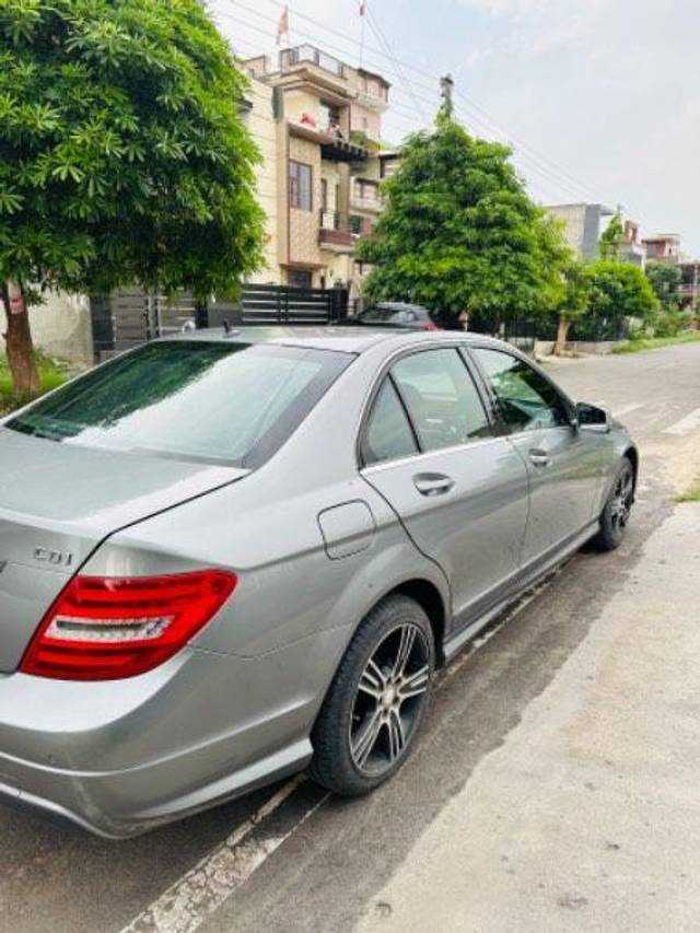 https://images10.gaadi.com/usedcar_image/3702656/original/processed_3449ddd7-b625-43cd-8ea1-78033b408753.jpeg?imwidth=6401
