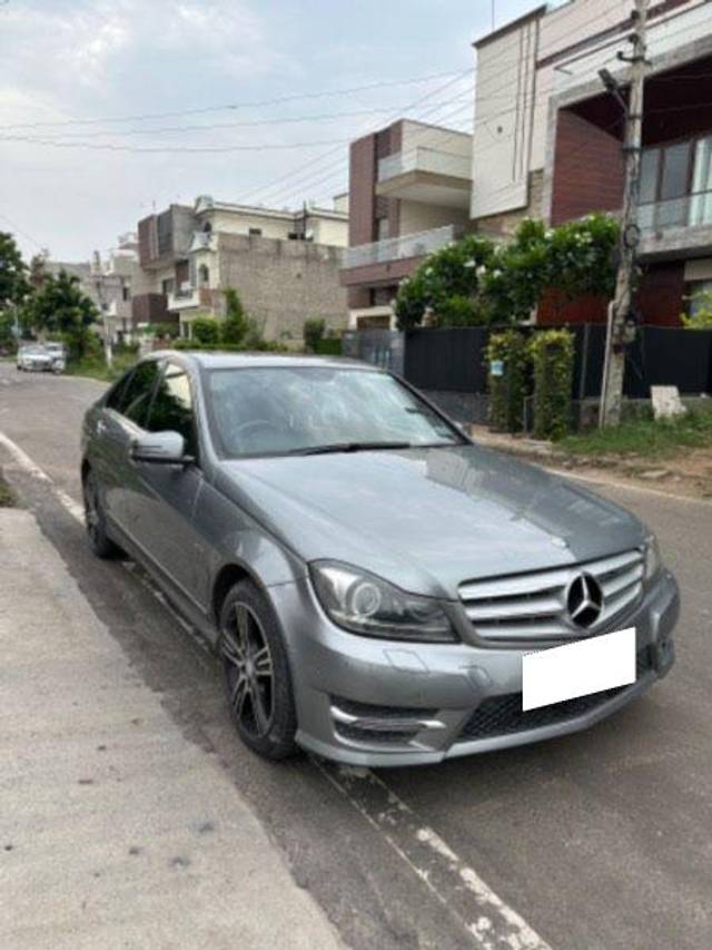 https://images10.gaadi.com/usedcar_image/3702656/original/processed_593d2f21-454b-4de4-bcbd-a402b3dc8b92.jpeg?imwidth=6400