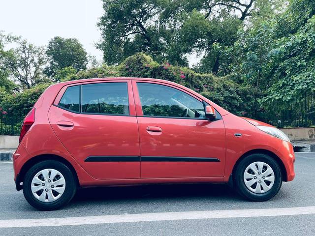 https://images10.gaadi.com/usedcar_image/3702669/original/processed_img2928153__used_car_2928153_1701734017.jpg?imwidth=6401