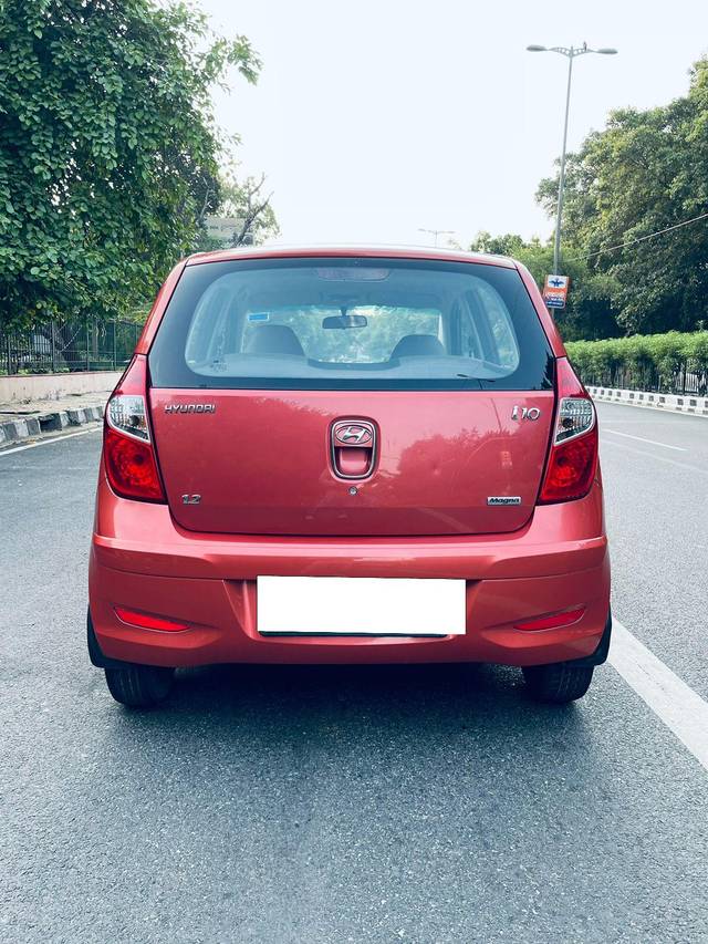 https://images10.gaadi.com/usedcar_image/3702669/original/processed_img2928153__used_car_2928153_1701734023.jpg?imwidth=6402