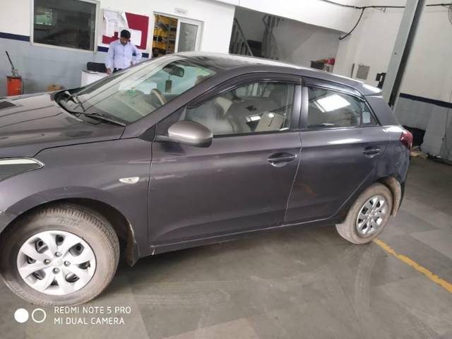 https://images10.gaadi.com/usedcar_image/3702851/original/processed_1d891596-4c23-43da-83bc-33913b554ca0.jpg?imwidth=6401
