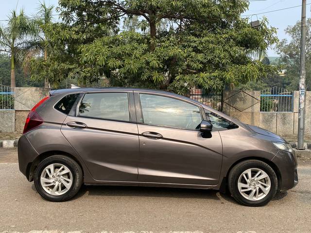 https://images10.gaadi.com/usedcar_image/3702908/original/img2928213__used_car_2928213_1701755593.jpg?imwidth=6401