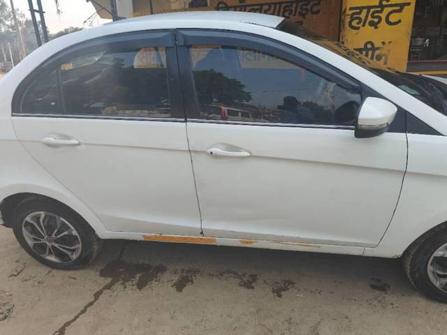 https://images10.gaadi.com/usedcar_image/3702925/original/processed_0617aeac-1574-459d-9b42-5616d9d758d7.jpg?imwidth=6401