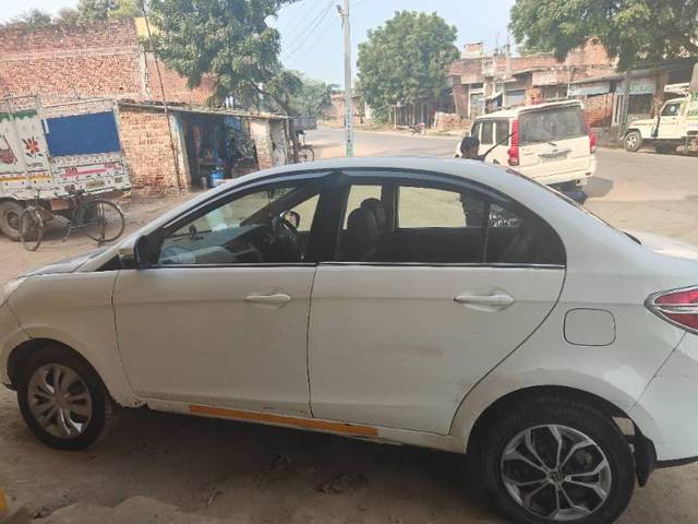 https://images10.gaadi.com/usedcar_image/3702925/original/processed_e99bc16e-2cb1-4ee4-9a9c-683b49594679.jpg?imwidth=6402