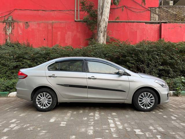 https://images10.gaadi.com/usedcar_image/3702942/original/processed_img2928230__used_car_2928230_1701756592.jpg?imwidth=6401