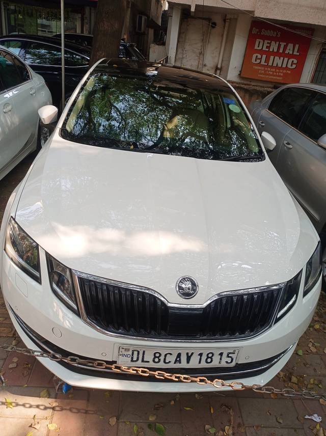 https://images10.gaadi.com/usedcar_image/3702951/original/img2928235__used_car_2928235_1702192053.jpg?imwidth=6402