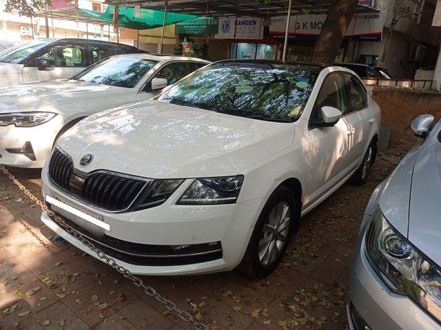 https://images10.gaadi.com/usedcar_image/3702951/original/processed_img2928235__used_car_2928235_1702192050.jpg?imwidth=6401