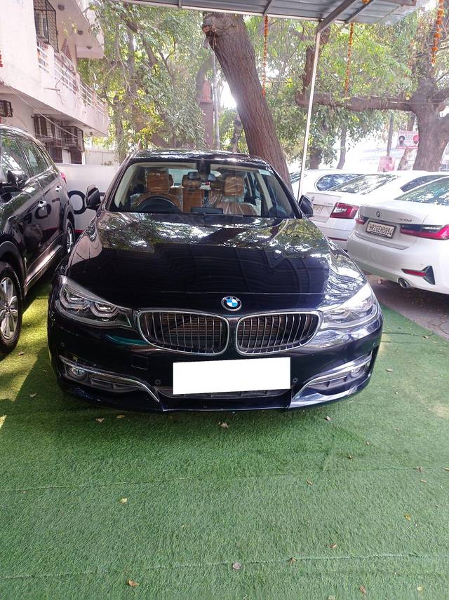 https://images10.gaadi.com/usedcar_image/3702956/original/processed_img2928238__used_car_2928238_1702192345.jpg?imwidth=6400