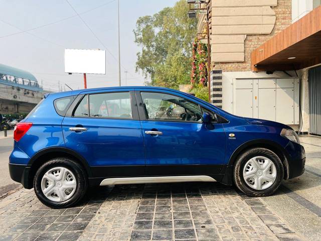 https://images10.gaadi.com/usedcar_image/3702957/original/processed_img2928239__used_car_2928239_1701756990.jpg?imwidth=6401
