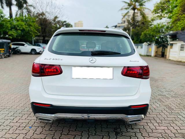 https://images10.gaadi.com/usedcar_image/3702963/original/processed_img2928243__used_car_2928243_1701757152.jpg?imwidth=6402