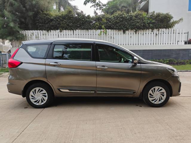 https://images10.gaadi.com/usedcar_image/3702967/original/img2928247__used_car_2928247_1701757526.jpg?imwidth=6401