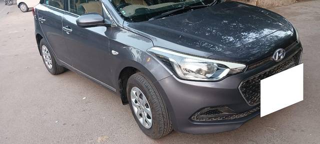 https://images10.gaadi.com/usedcar_image/3703007/original/processed_img2928273__used_car_2928273_1701758288.jpg?imwidth=6400