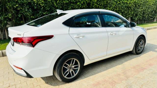 https://images10.gaadi.com/usedcar_image/3703063/original/processed_ef3a4cec-0f98-47a6-9940-c78502337a94.jpeg?imwidth=6402