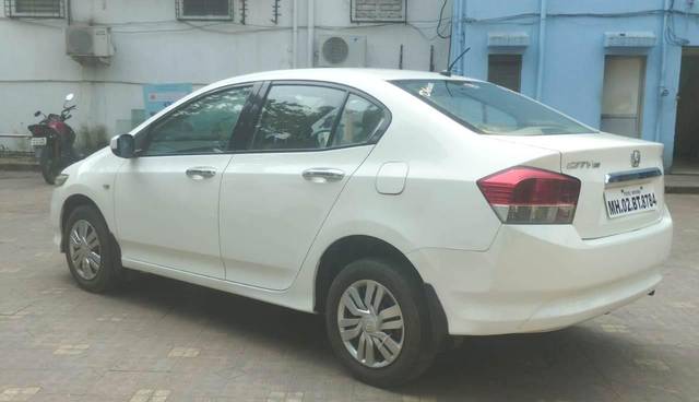 https://images10.gaadi.com/usedcar_image/3703071/original/processed_img2928296__usedcar_4_2928296_1701760638.jpeg?imwidth=6402
