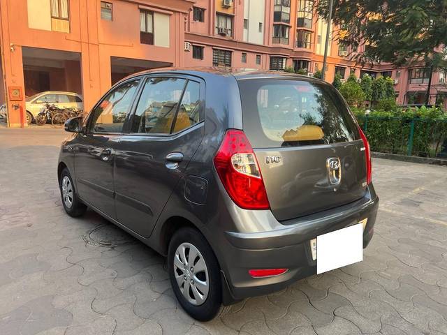 https://images10.gaadi.com/usedcar_image/3703079/original/processed_img2928299__used_car_2928299_1701760737.jpg?imwidth=6402