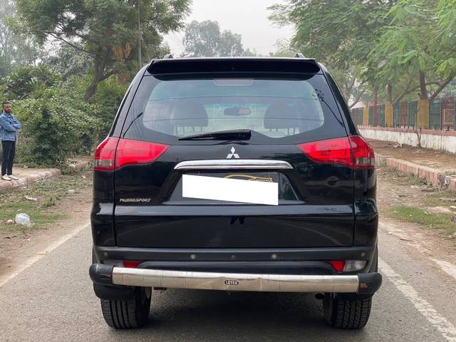https://images10.gaadi.com/usedcar_image/3703083/original/processed_img2928301__used_car_2928301_1701760892.jpg?imwidth=6401