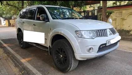 Mitsubishi Pajero Select Plus 4X4 MT Mitsubishi Pajero Select Plus 4X4 MT