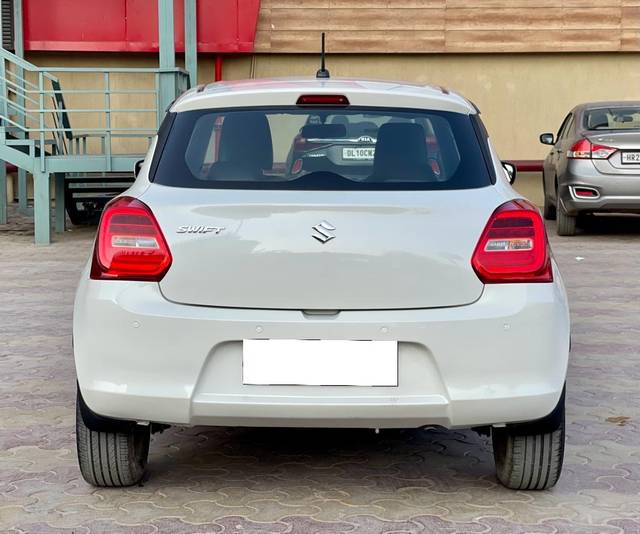 https://images10.gaadi.com/usedcar_image/3703152/original/processed_img2928342__used_car_2928342_1701762996.jpg?imwidth=6401