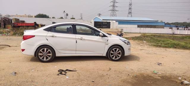 https://images10.gaadi.com/usedcar_image/3703182/original/processed_img2928363__used_car_2928363_1701763886.jpg?imwidth=6401