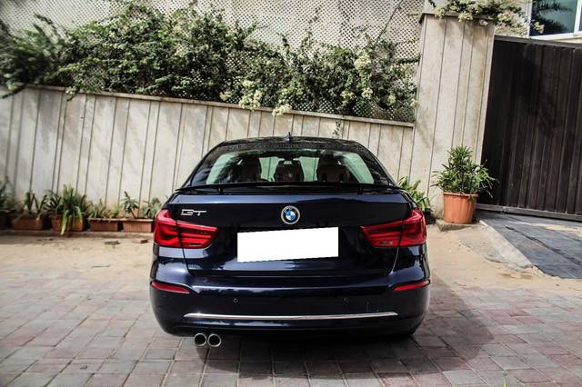 https://images10.gaadi.com/usedcar_image/3703183/original/processed_img2928364__usedcar_410a71f7_bbe1_4a63_9bee_edfbda8bc573_5731701763860_1701763870.jpg?imwidth=6401