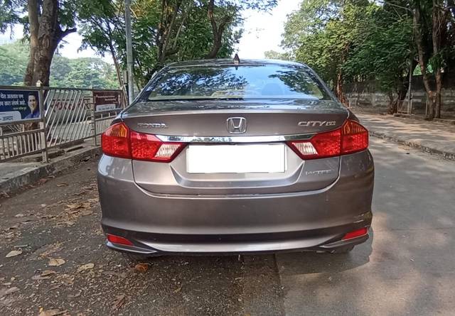 https://images10.gaadi.com/usedcar_image/3703196/original/processed_img2928372__usedcar_17a78001_3f68_40e4_8081_df71441a6ff8_5731701764084_1701764095.jpg?imwidth=6402