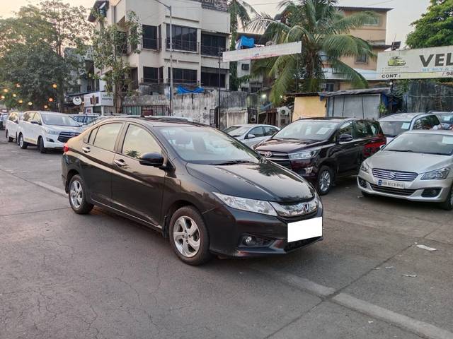 https://images10.gaadi.com/usedcar_image/3703197/original/processed_img2928373__used_car_2928373_1701764200.jpg?imwidth=6400