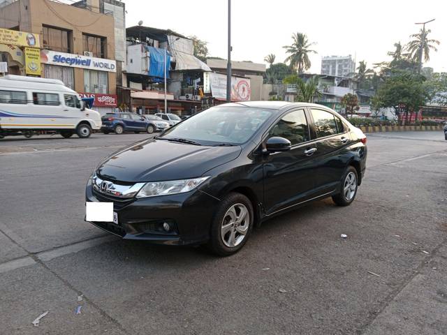 https://images10.gaadi.com/usedcar_image/3703197/original/processed_img2928373__used_car_2928373_1701764205.jpg?imwidth=6401