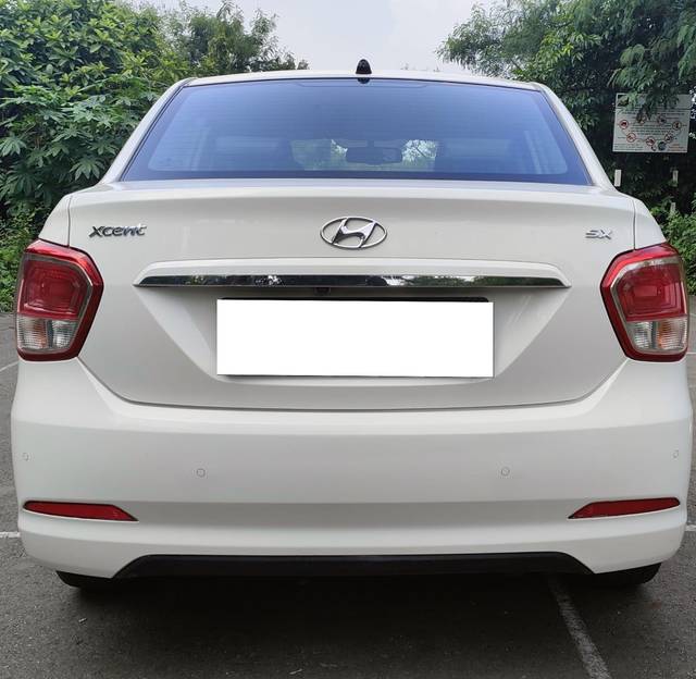 https://images10.gaadi.com/usedcar_image/3703205/original/processed_img2928380__usedcar_65396884_8379_4963_a502_dc651f012c80_5731701764335_1701764347.jpg?imwidth=6402