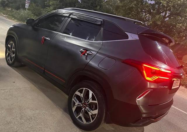 https://images10.gaadi.com/usedcar_image/3703245/original/processed_img2928404__used_car_2928404_1701765536.jpg?imwidth=6402