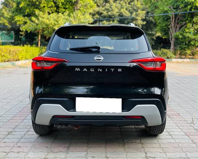 https://images10.gaadi.com/usedcar_image/3703279/original/processed_img2928424__used_car_2928424_1701766243.jpg?imwidth=6402