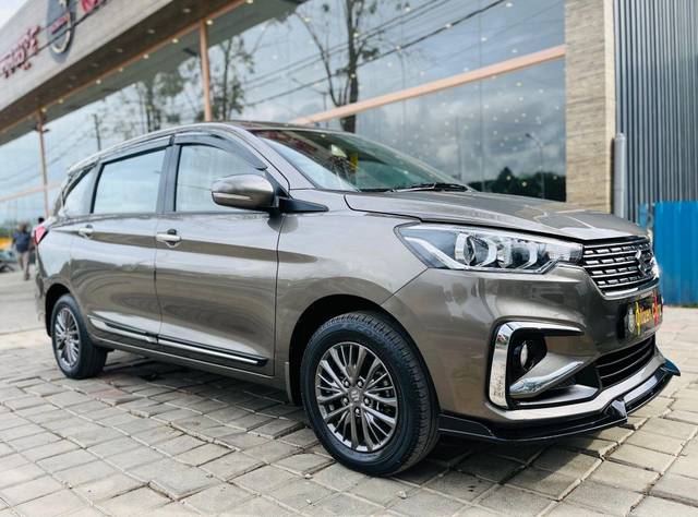 https://images10.gaadi.com/usedcar_image/3703290/original/processed_img2928431__used_car_2928431_1701766451.jpg?imwidth=6400