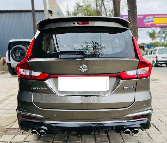 https://images10.gaadi.com/usedcar_image/3703290/original/processed_img2928431__used_car_2928431_1701766459.jpg?imwidth=6401