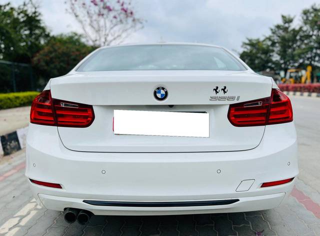 https://images10.gaadi.com/usedcar_image/3703295/original/processed_img2928434__used_car_2928434_1701766699.jpg?imwidth=6401