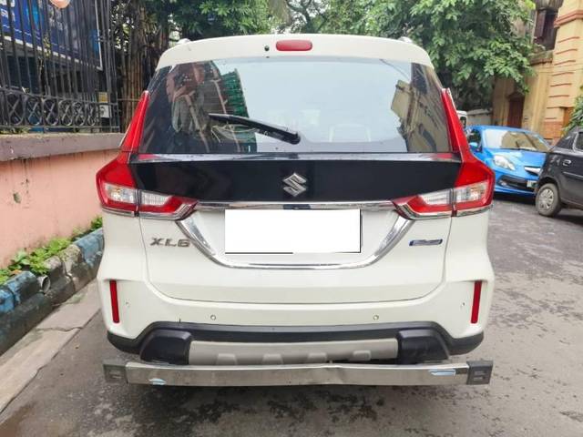 https://images10.gaadi.com/usedcar_image/3703301/original/processed_6d9e8985-ae5f-490d-97a8-82648deb3334.jpg?imwidth=6402