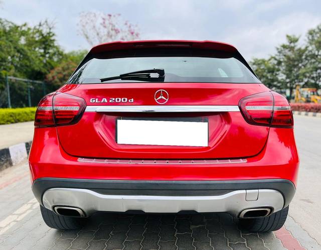 https://images10.gaadi.com/usedcar_image/3703312/original/processed_img2928443__used_car_2928443_1701767082.jpg?imwidth=6401