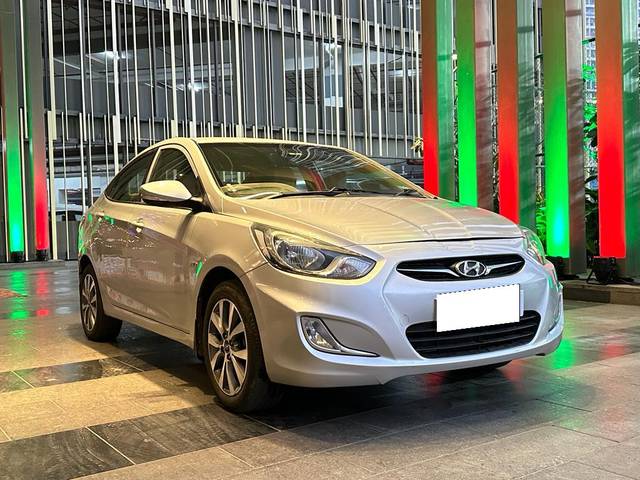 https://images10.gaadi.com/usedcar_image/3703316/original/processed_img2928445__usedcar_b6aab514_6f1c_4f7c_ad41_9749d4d26110_5731701767109_1701767138.jpg?imwidth=6400