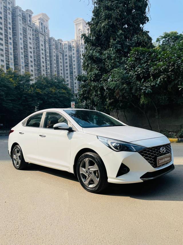 https://images10.gaadi.com/usedcar_image/3703324/original/processed_img2928450__used_car_2928450_1701767434.jpg?imwidth=6400