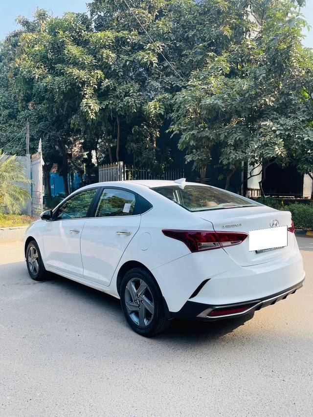 https://images10.gaadi.com/usedcar_image/3703324/original/processed_img2928450__used_car_2928450_1701767438.jpg?imwidth=6402