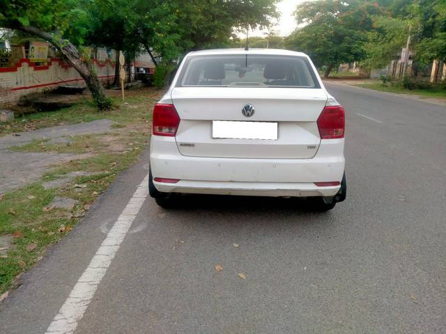 https://images10.gaadi.com/usedcar_image/3703358/original/processed_img2928478__used_car_2928478_1701767930.jpg?imwidth=6401