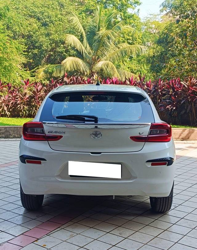 https://images10.gaadi.com/usedcar_image/3703394/original/processed_img2928498__used_car_2928498_1702291354.jpg?imwidth=6402