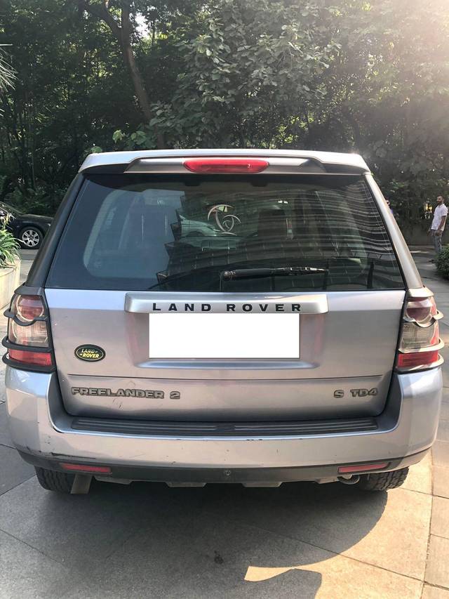 https://images10.gaadi.com/usedcar_image/3703402/original/processed_img2928505__usedcar_6d53c55d_dd1e_4f81_a8f0_83d2979fed00_5731701769472_1701769485.jpg?imwidth=6402