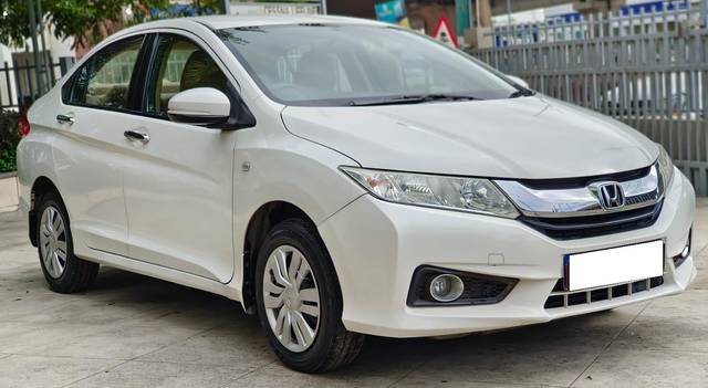 https://images10.gaadi.com/usedcar_image/3703416/original/processed_img2928512__usedcar_whatsappimage2023_12_03at30904pm_68471701769901_1701769908.jpeg?imwidth=6400