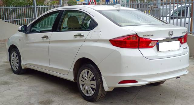 https://images10.gaadi.com/usedcar_image/3703416/original/processed_img2928512__usedcar_whatsappimage2023_12_03at30905pm_68471701769901_1701769908.jpeg?imwidth=6402