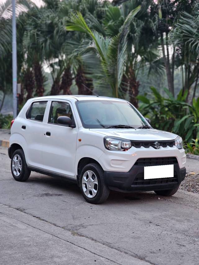 https://images10.gaadi.com/usedcar_image/3703432/original/processed_img2928521__usedcar_0ef171c6_6a92_48a2_9ef8_7160b42795c3_5731701770285_1701770348.jpg?imwidth=6400