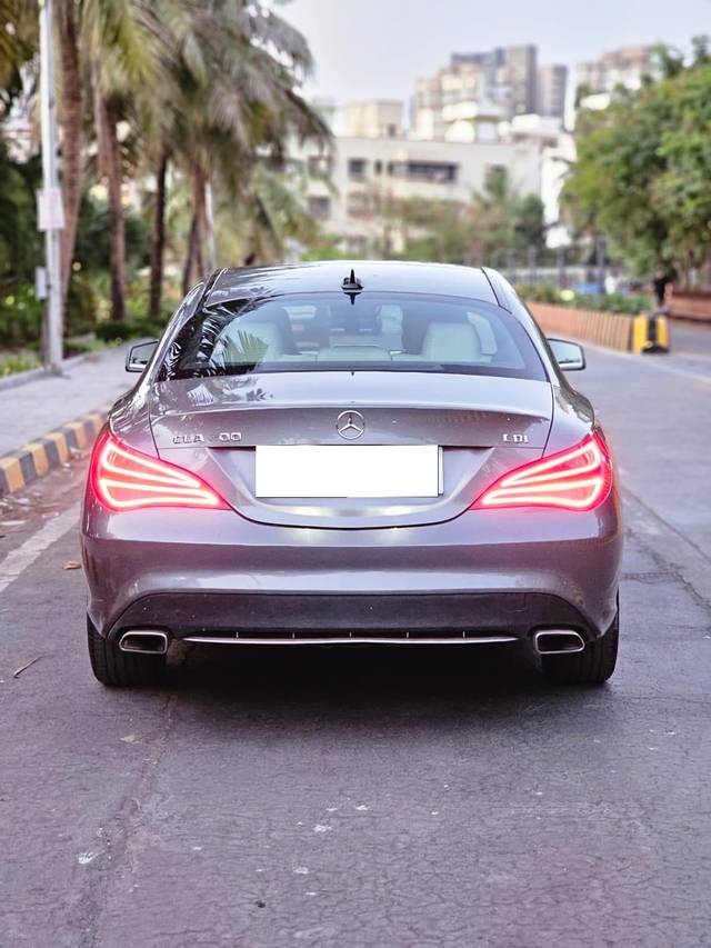 https://images10.gaadi.com/usedcar_image/3703458/original/processed_img2928538__usedcar_83271538_dd93_468b_9679_fa5a87481d8b_5731701771028_1701771046.jpg?imwidth=6402