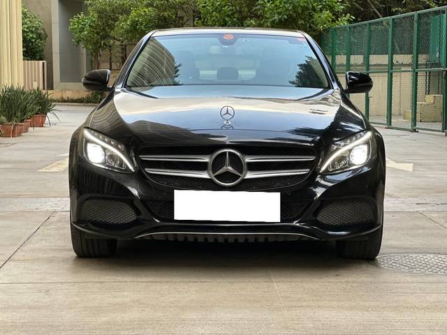 https://images10.gaadi.com/usedcar_image/3703459/original/processed_img2928539__usedcar_a2930f7b_2602_4300_83b8_bf8b3997f43f_5731701771109_1701771123.jpg?imwidth=6400