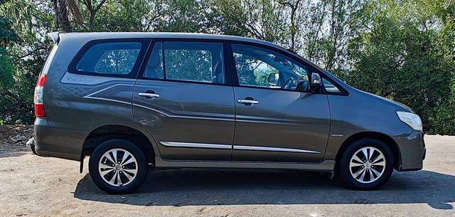 https://images10.gaadi.com/usedcar_image/3703475/original/processed_img2928549__used_car_2928549_1701771998.jpg?imwidth=6401